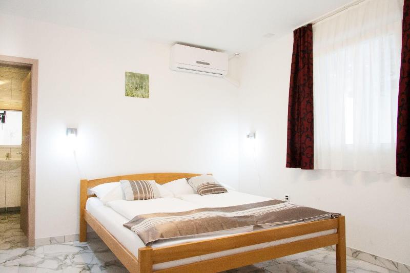 Rooms Garden Zagreb Airport image