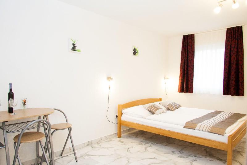 Rooms Garden Zagreb Airport image