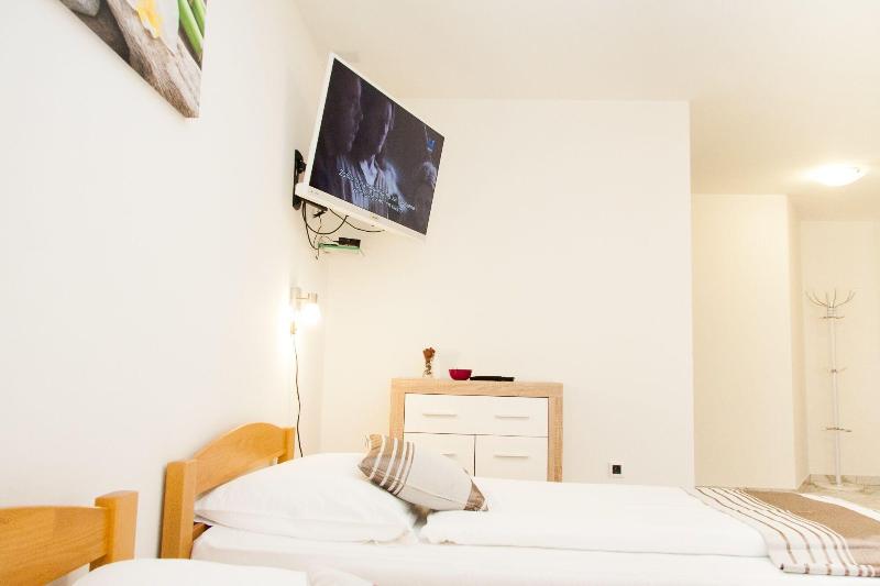 Rooms Garden Zagreb Airport image