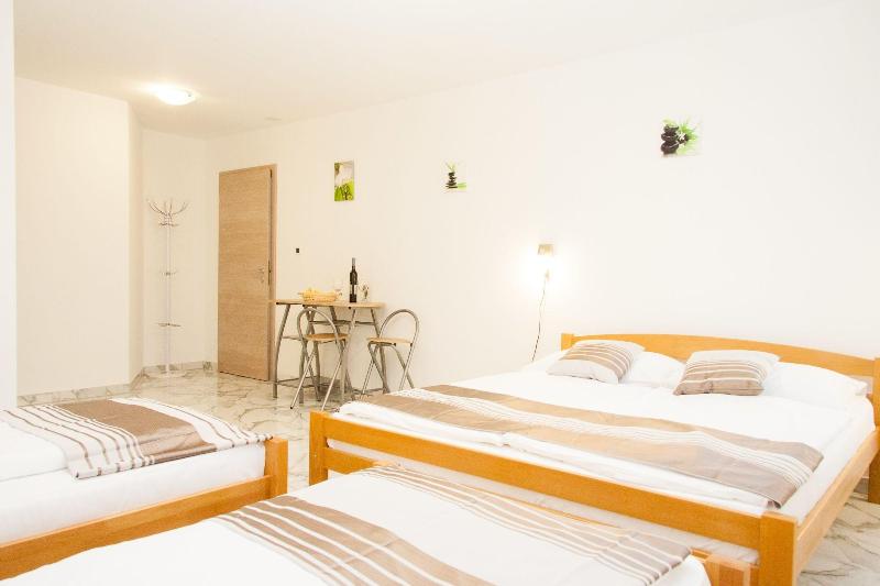 Rooms Garden Zagreb Airport image