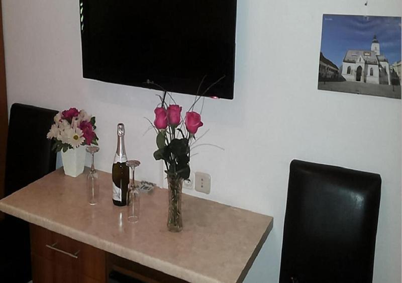Angela Classic Rooms image