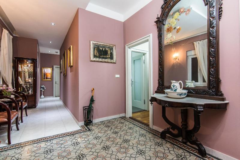 Scallop Regent Rooms image
