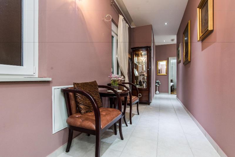 Scallop Regent Rooms image
