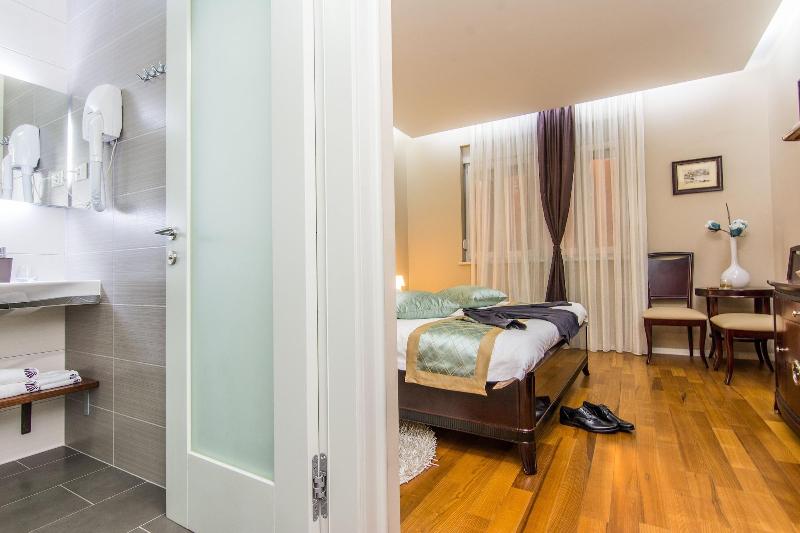 Scallop Regent Rooms image