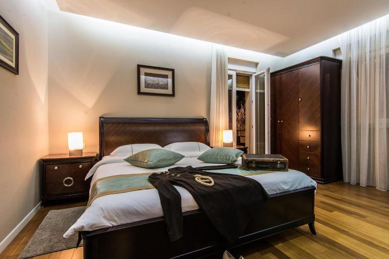 Scallop Regent Rooms image