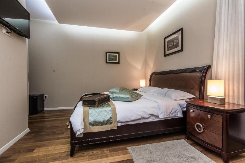 Scallop Regent Rooms image