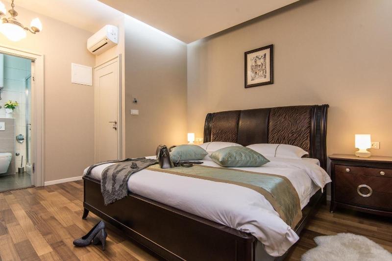 Scallop Regent Rooms image
