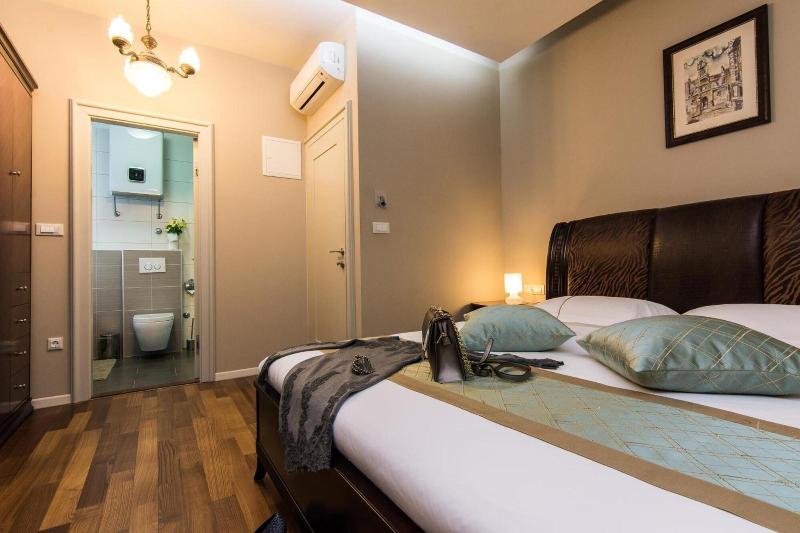 Scallop Regent Rooms image