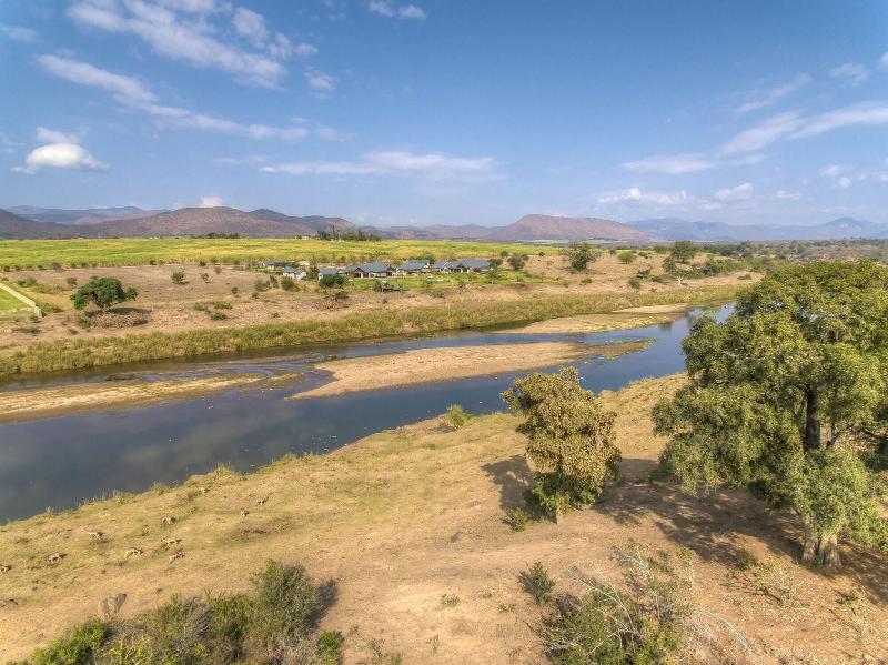 Kambaku River Lodge image