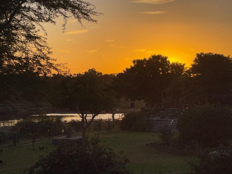 Kambaku River Lodge image