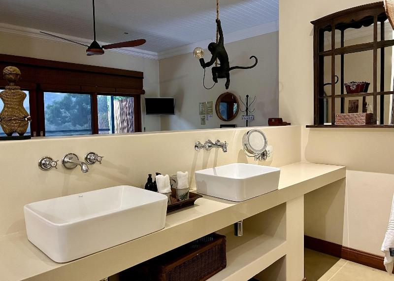 Kambaku River Lodge image