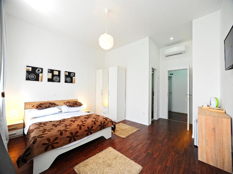 Valenti Rooms image