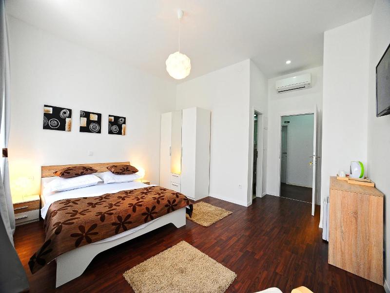 Valenti Rooms image
