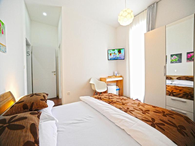 Valenti Rooms image