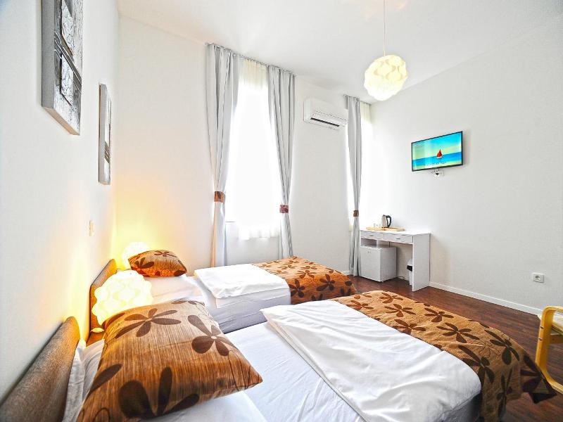 Valenti Rooms image