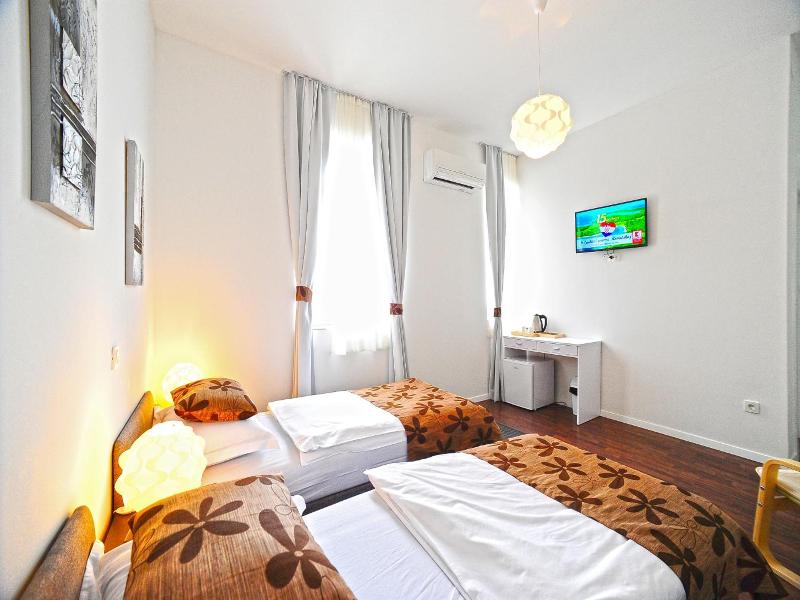 Valenti Rooms image