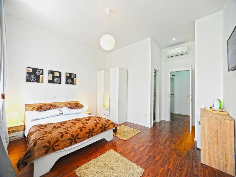 Valenti Rooms image