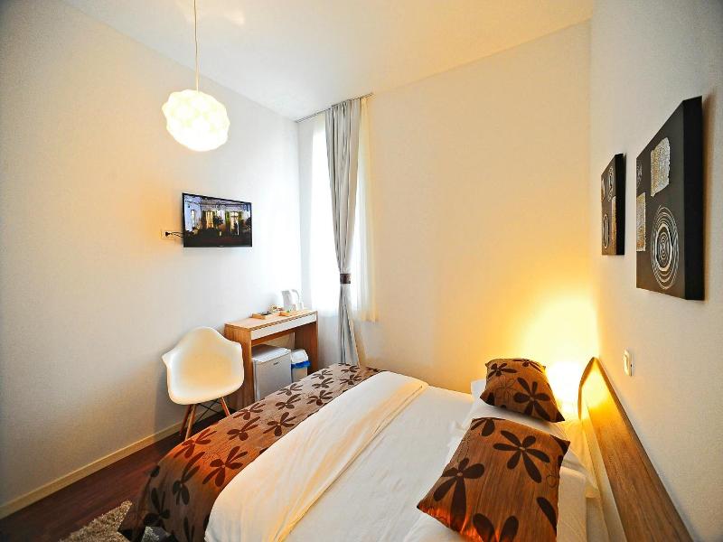 Valenti Rooms image