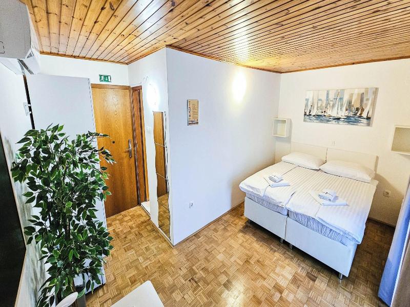 Rooms Koblar image