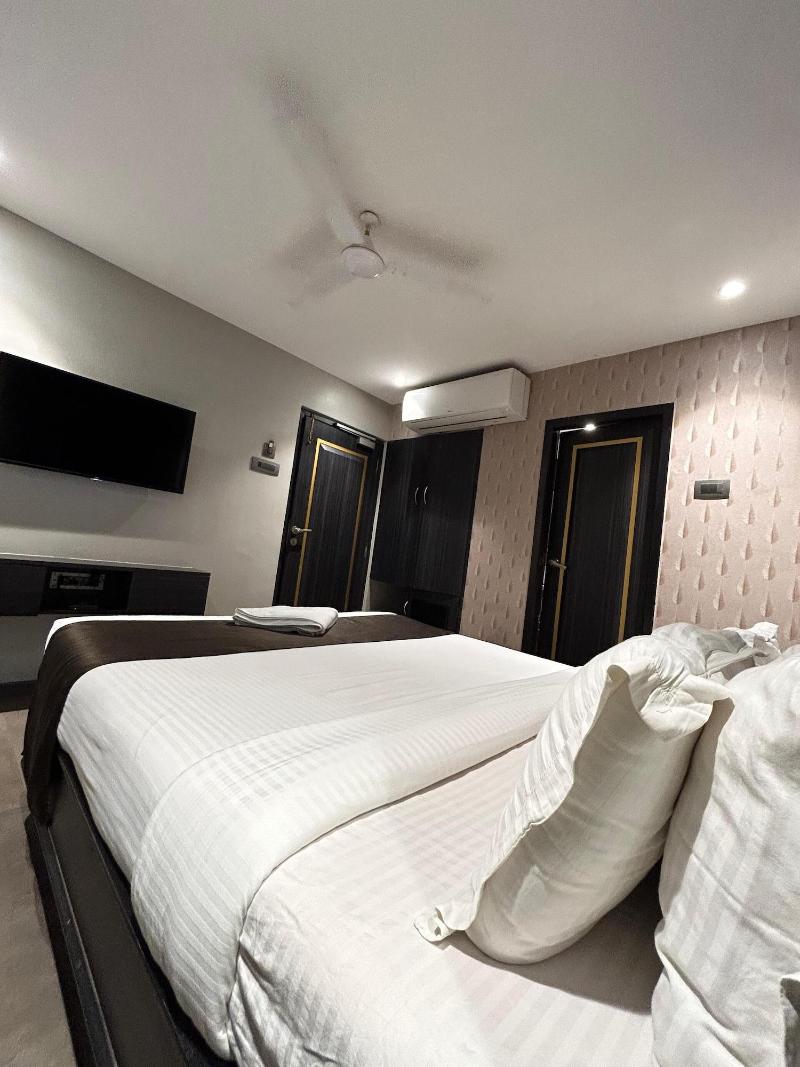 Gulf Hotel image