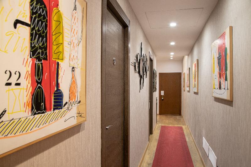 AH - Fashion District