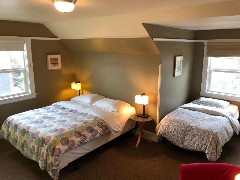 Portland International Guesthouse image