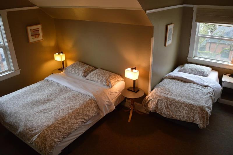Portland International Guesthouse image