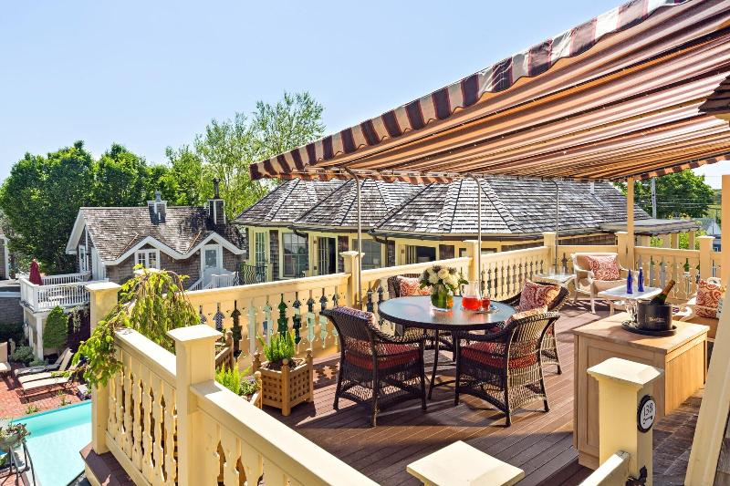 Brass Key Guesthouse - Adults Only