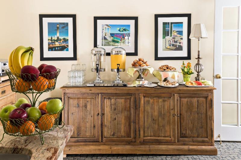 Brass Key Guesthouse - Adults Only