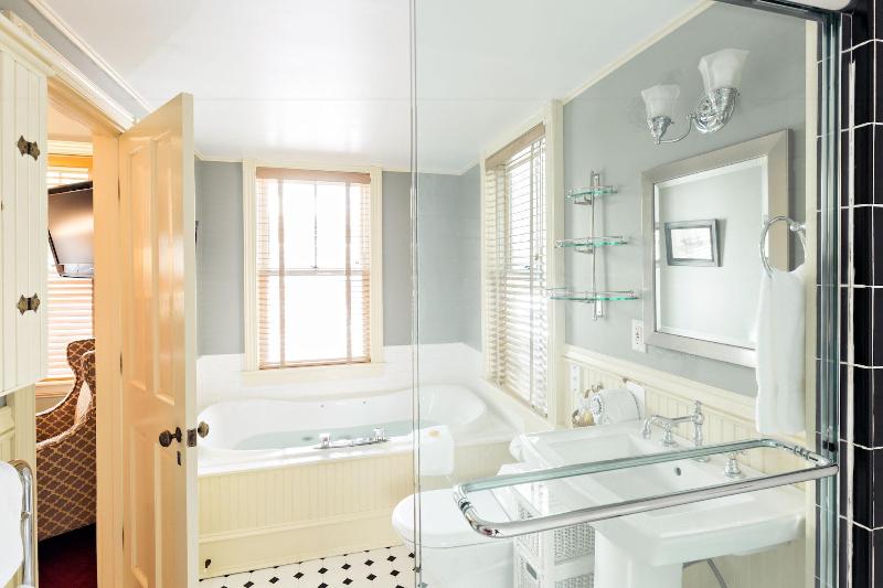 Brass Key Guesthouse - Adults Only 5