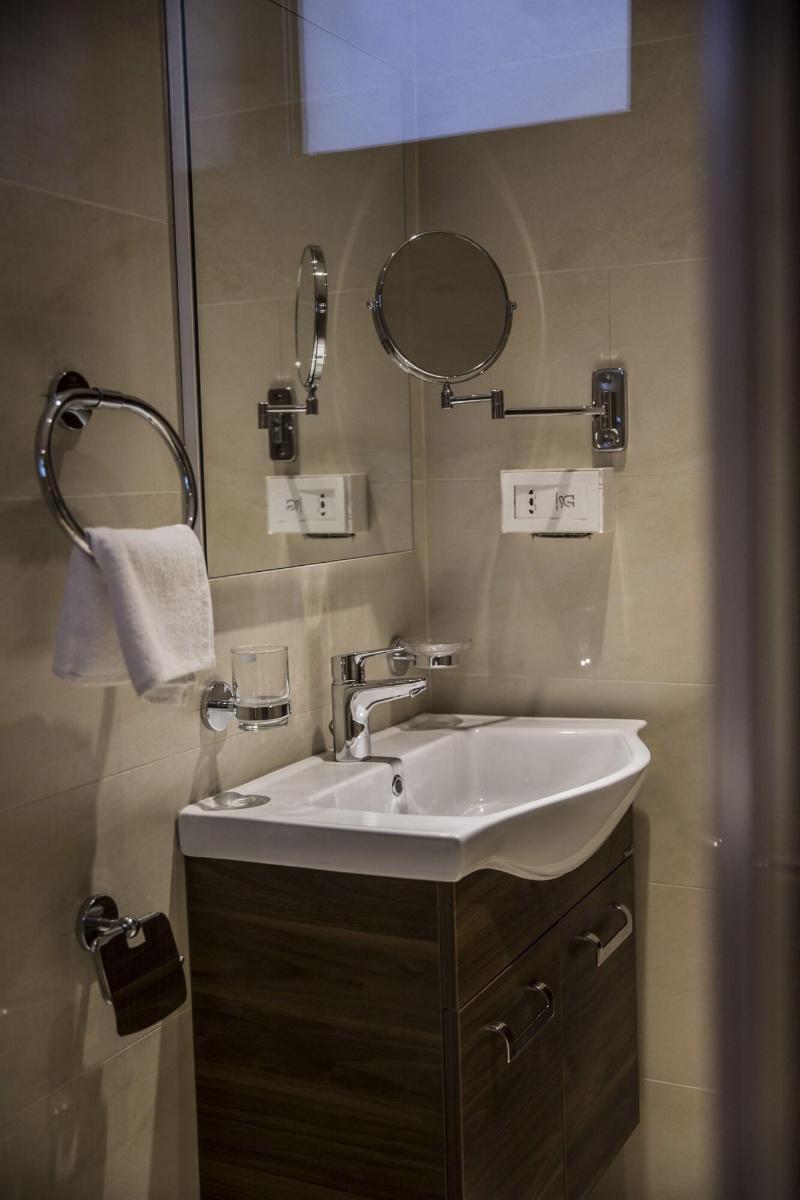 Naylover Hotel Suites image