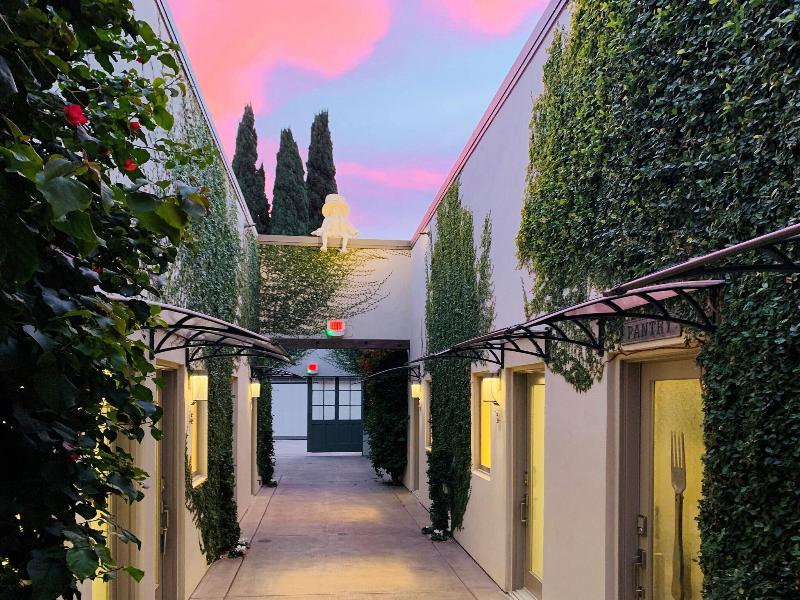 R Inn Napa image