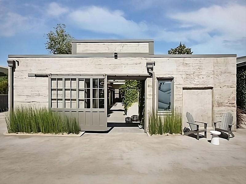 R Inn Napa image