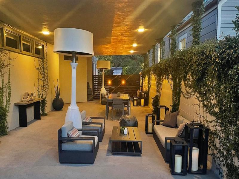 R Inn Napa image