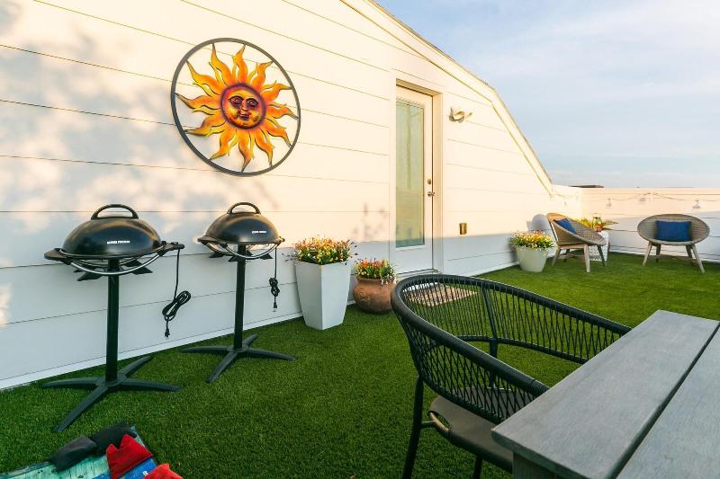 Montrose Guesthouse Suites image
