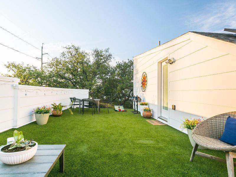 Montrose Guesthouse Suites image