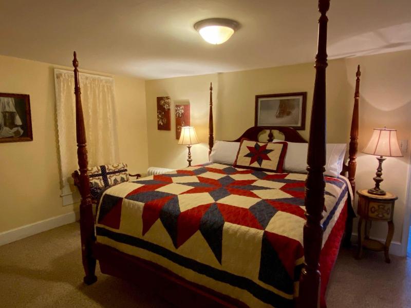 Inn At Lincoln Square image