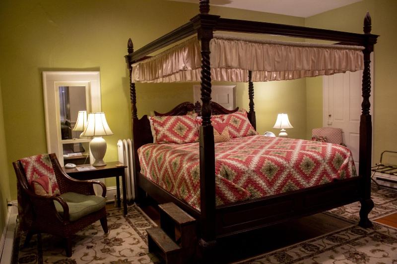 Inn At Lincoln Square image