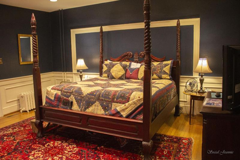 Inn At Lincoln Square image