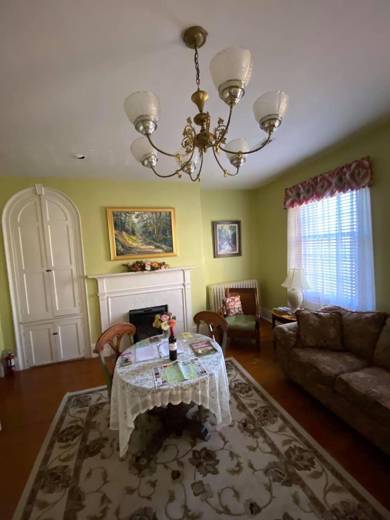 Inn At Lincoln Square image