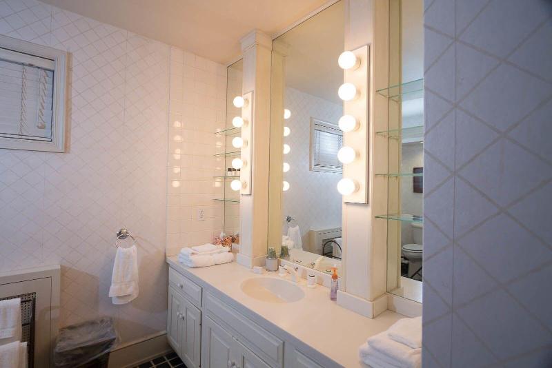 Inn At Lincoln Square image