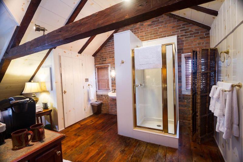 Inn At Lincoln Square image