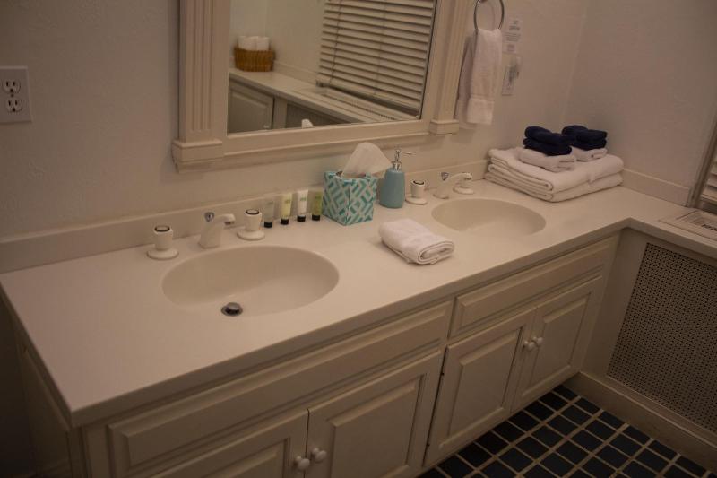 Inn At Lincoln Square image