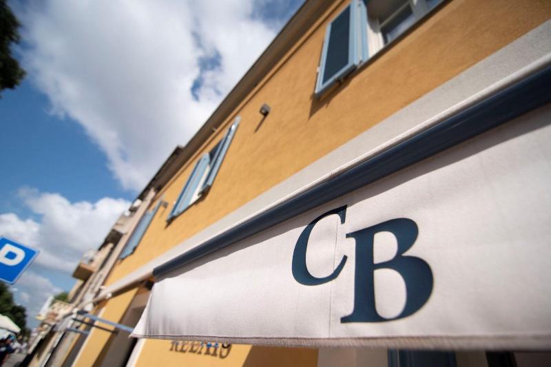 Cafe Bleu Relais image