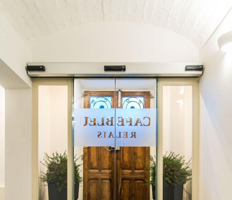 Cafe Bleu Relais image