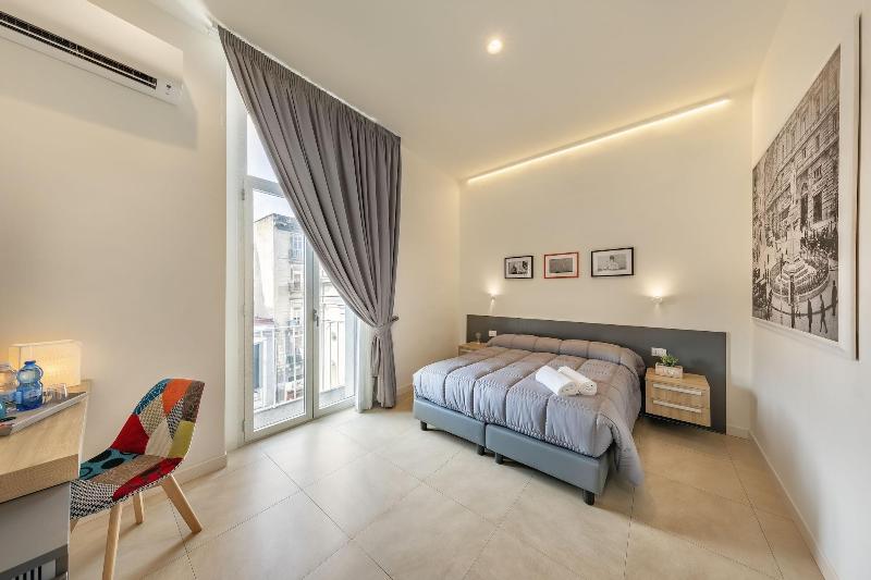 Napoli Squares Suites image