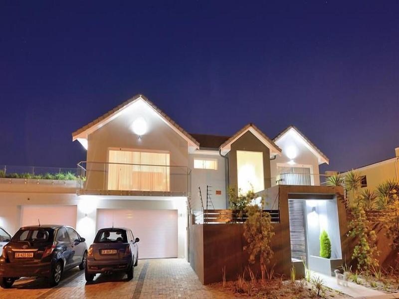 Grand Blue.D Boutique Guesthouse image