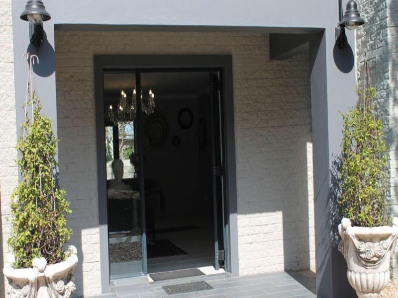 Villa Petit image