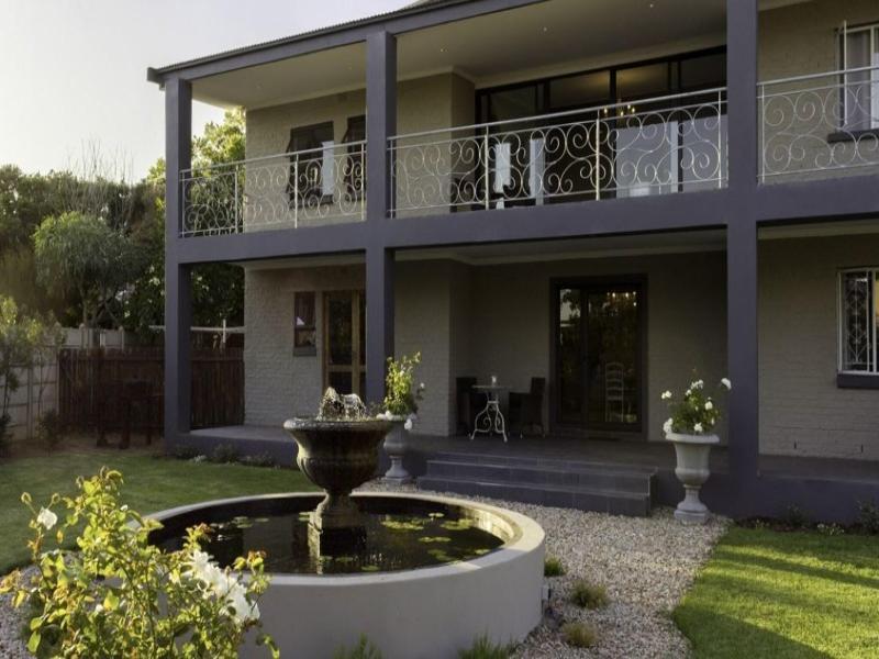 Villa Petit image
