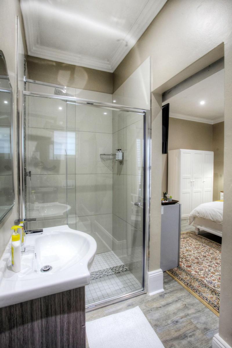 23 On Glen Guest House image